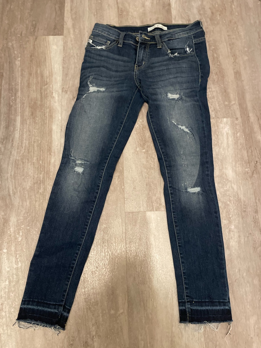 NWOT - KanCan - Dark Wash Distressed Skinny Jeans Size 25
